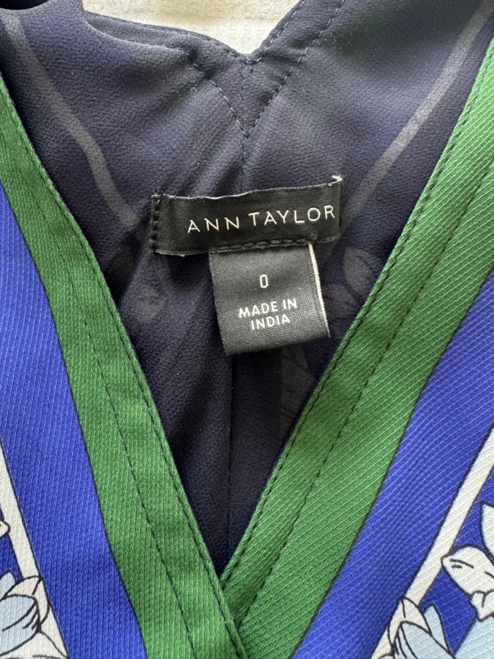 Ann Taylor flowy floral midi dress with tie waist, size 0 - Picture 10 of 11